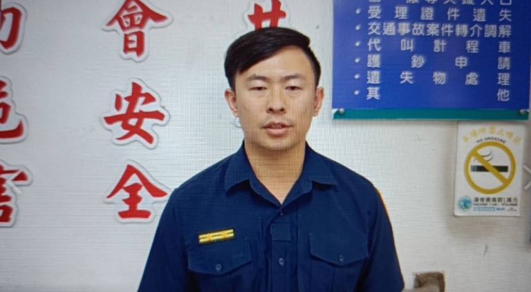 何姓女子不滿員警依法攔查　情緒失控當街大聲咆哮：我是阿嬤