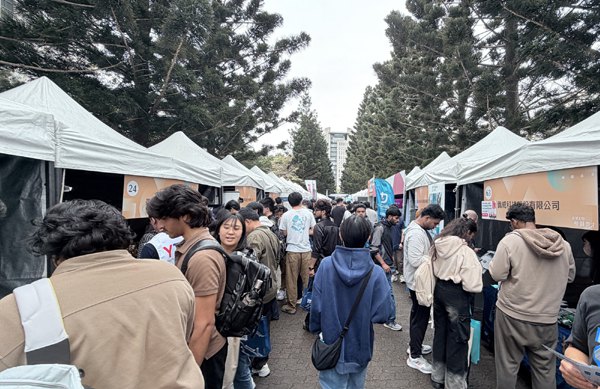 元智校園徵才博覽會 多家科技相關企業設攤 元智校園徵才博覽會 多家科技相關企業設攤