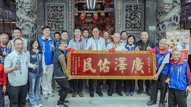 地方信仰凝聚社區情感　張善政贈匾肯定福元宮穩定人心