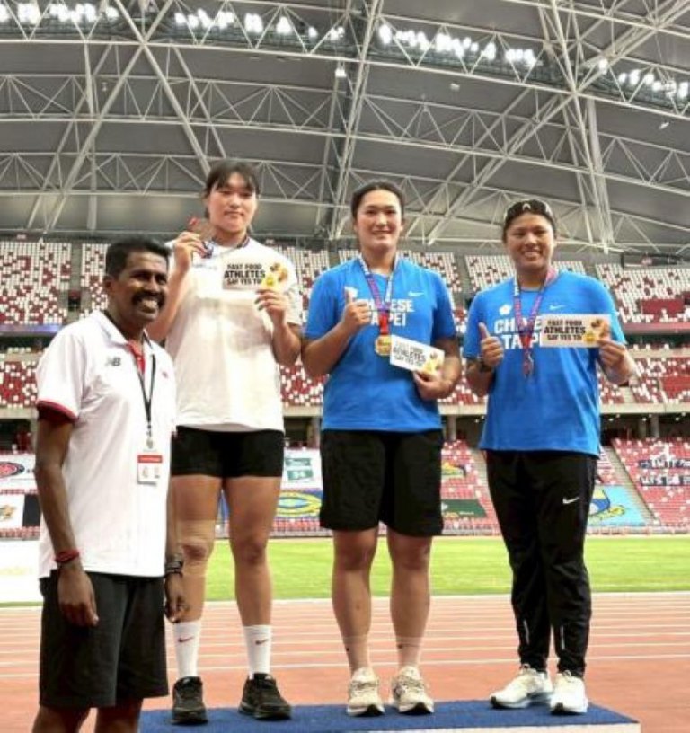 「紀錄粉碎機」余雅倩勇奪新加坡公開賽金牌　 楊文科讚譽竹縣之光展現亞運爭金實力