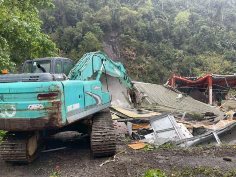 尖石武林帖非法營地　竹縣府強制拆除違建