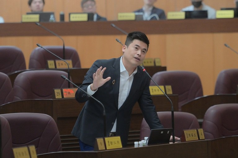 公設不足與海岸侵蝕壓力升高　市議員陳睿生籲整體規劃與治理改善