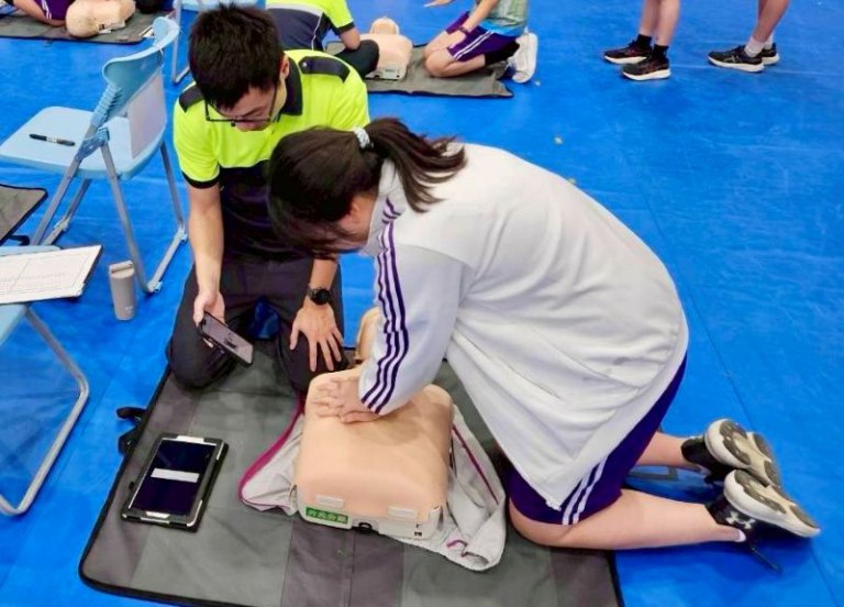 CPR教育向下扎根！竹市推動國中認證逾5,800人參與　高虹安市長：救護助人深植校園