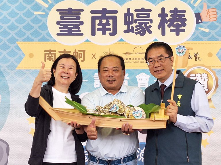 讚「南市蚵」蠔棒！　黃偉哲邱莉莉邀全民來台南嚐鮮蚵