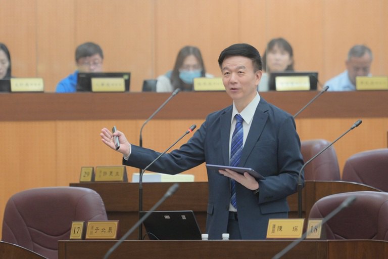 營養午餐與校園網路待提升　市議員余北辰促強化敬老與居住政策