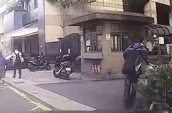 中壢一名移工見警就跑　員警四處追捕好辛苦