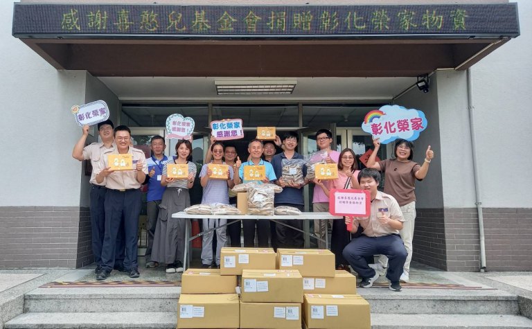 彰化榮家溫馨傳愛　喜憨兒基金會捐贈厚蛋捲關懷住民長輩