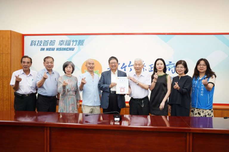 延續三代善念!何應煌家族慨捐126萬獎助學金 楊文科表揚義舉 延續三代善念!何應煌家族慨捐126萬獎助學金 楊文科表揚義舉