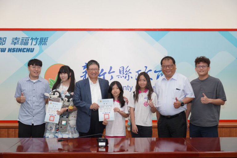 竹縣青少年發明展摘金奪銀 楊文科表揚創新尖兵 竹縣青少年發明展摘金奪銀 楊文科表揚創新尖兵