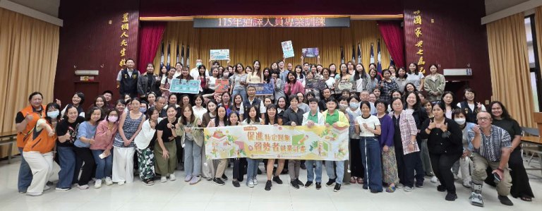 用母語助人 新住民母女相偕參加勞工局通譯培訓 用母語助人 新住民母女相偕參加勞工局通譯培訓