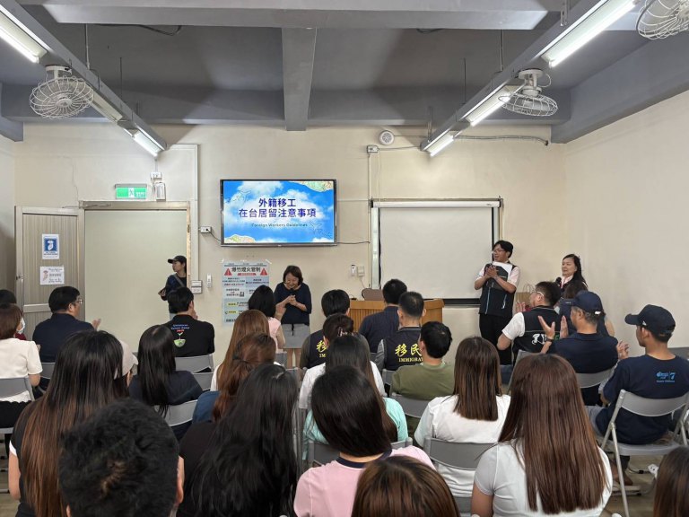 桃環局攜手移民署辦理多國語言宣導　說明爆竹煙火施放等安全注意事項