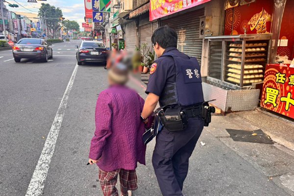 平鎮中壢屢傳老人易忘　所幸員警協助安全返家