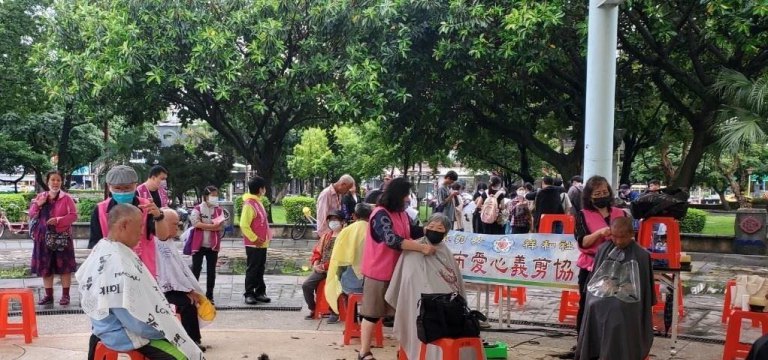 桃社會局為街友們舉辦了系列活動 一同準備迎接佳節 桃社會局為街友們舉辦了系列活動 一同準備迎接佳節
