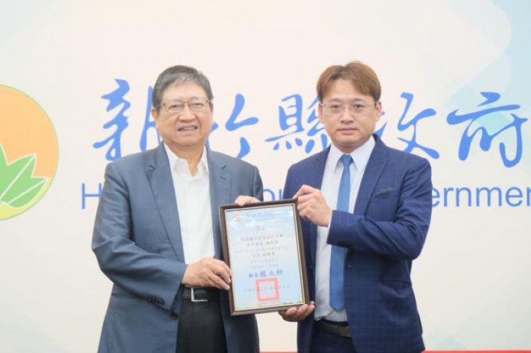 自強國中家長會長楊家榮勇奪世界發明展銅牌 楊文科縣長讚:自強高工轉型、跨域創新最佳典範 自強國中家長會長楊家榮勇奪世界發明展銅牌 楊文科縣長讚:自強高工轉型、跨域創新最佳典範