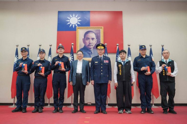 不一樣的警察節! 竹縣員警攜家帶眷參加園遊會共享歡樂時光 不一樣的警察節! 竹縣員警攜家帶眷參加園遊會共享歡樂時光