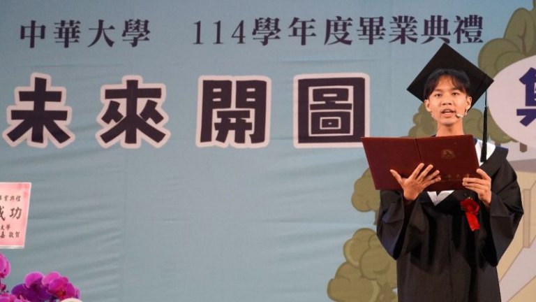 AI改編校歌掀高潮　中華大學畢典融合皮克敏展現青春能量