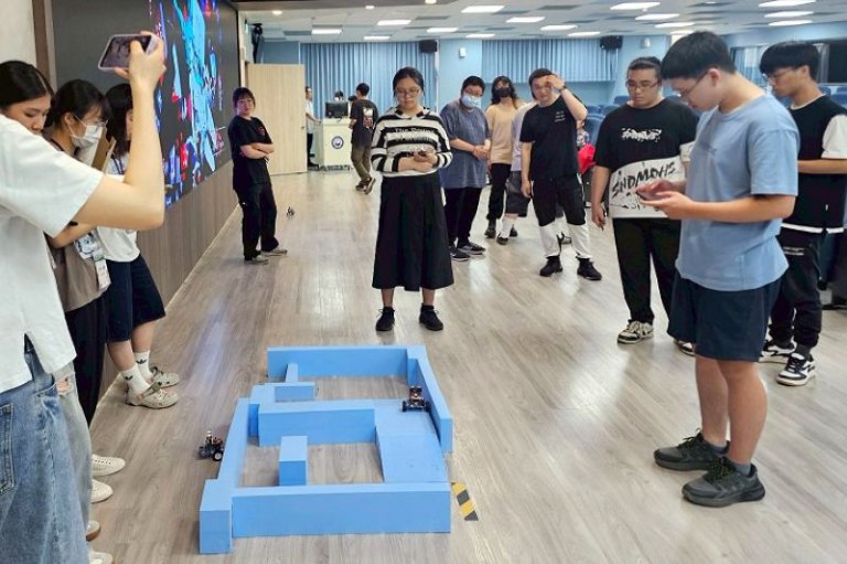 中華大學資工系參加全國AI機器人大賽囊括金銀銅　展現實作硬實力