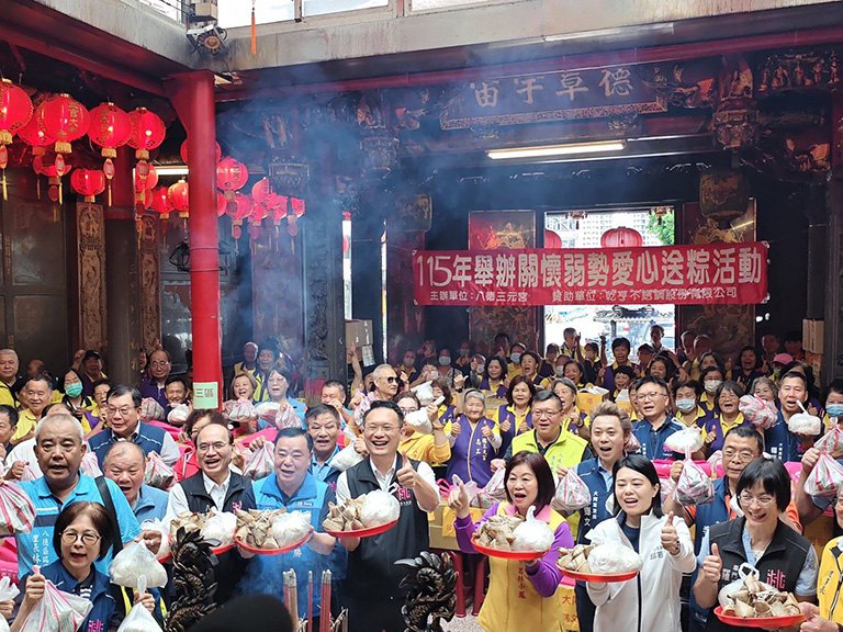 八德三元宮端午送暖贈萬顆愛心粽　蘇俊賓肯定公益與文資保存並行