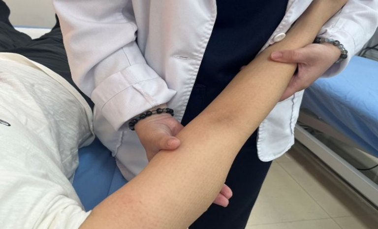 乳癌治療後手腫別輕忽　醫：恐是淋巴水腫警訊