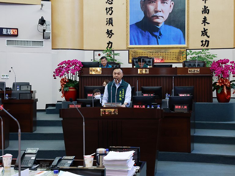 關心高齡駕駛人換照潮　南市議會定期會專案報告討論