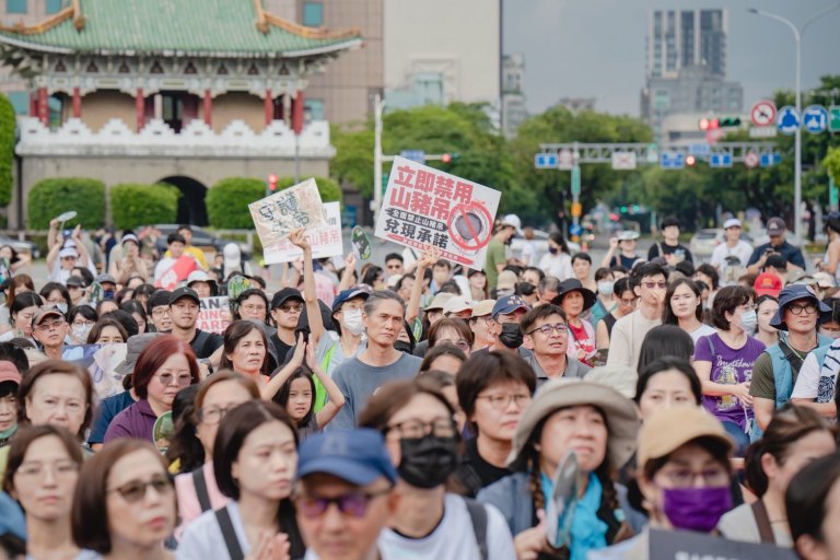 五萬張明信片送進總統府　動保團體凱道集會籲全面禁止山豬吊