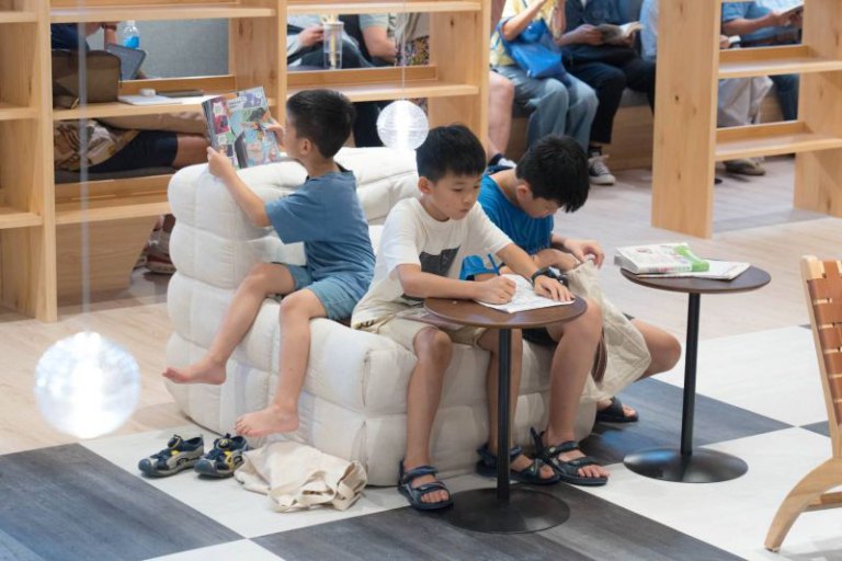 圖書館界的巨城竹北市圖福德館假日24H試營運座無虛席　三日吞吐近萬人次