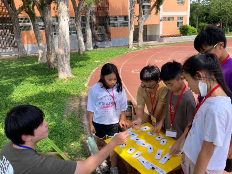 大手牽小手！　元培醫技系連兩年帶虎林國小學童玩科學