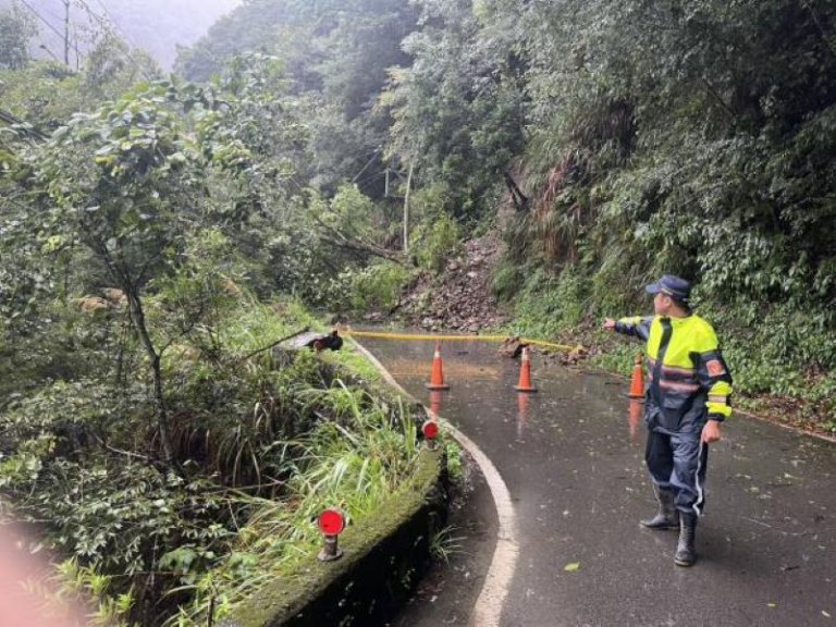 巴威颱風來襲竹縣風雨強勁　山區土石坍方、道路中斷請民眾注意