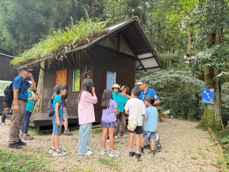 森情相伴，志願服務展現愛心　新竹分署志工隊領桃園家扶中心學員探索森林