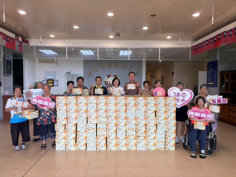 堅果送溫情　知名企業關懷新竹榮家