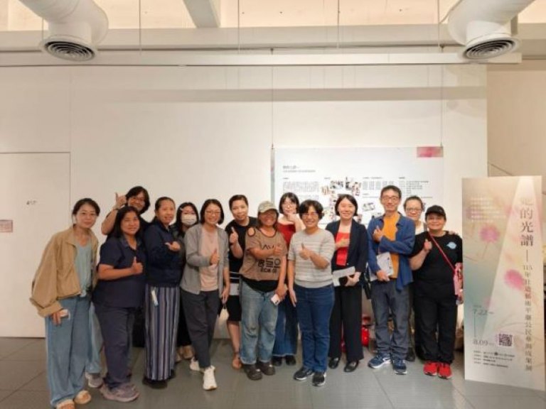 25位公民攜手策展 邀您走進文化局美術館欣賞《她的光譜》 25位公民攜手策展 邀您走進文化局美術館欣賞《她的光譜》