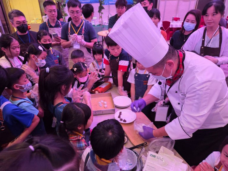 高市農業局攜手高雄翰品酒店 親子共煮「食」踐家務共享玩出在地好滋味 高市農業局攜手高雄翰品酒店 親子共煮「食」踐家務共享玩出在地好滋味