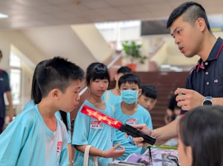 竹縣警首創沉浸式體驗營 「青春特搜令」實境解謎緝真兇 竹縣警首創沉浸式體驗營 「青春特搜令」實境解謎緝真兇