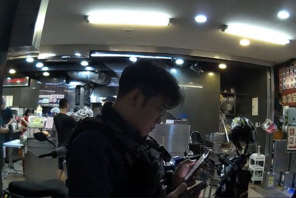 中壢一男子誤把油門當剎車　撞壞便當店櫃檯和工作人員