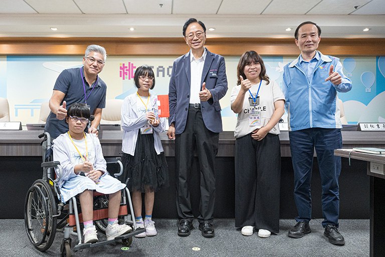 逆境奮學展現生命韌性　張善政表揚總統教育獎得主陳品媗