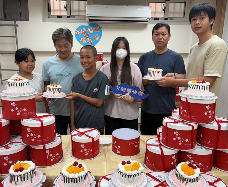 暖心公益過佳節　童小姐贈父親節蛋糕傳祝福