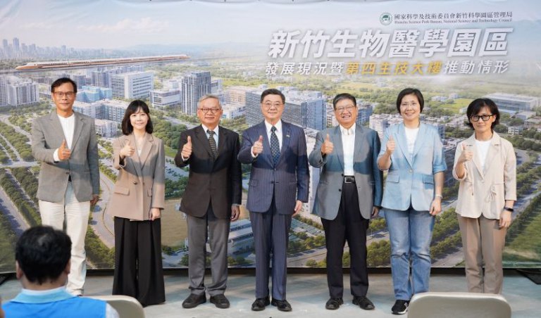 卓揆視察新竹生醫園區 楊文科籲請加速「科三、台知」審查 卓揆視察新竹生醫園區 楊文科籲請加速「科三、台知」審查