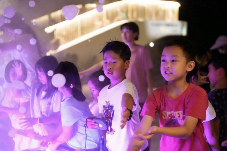竹北新月沙灣 「聽海天台」宛如躍起白鯨耀眼登場 2026海洋音樂祭吸引逾3萬人次湧入 竹北新月沙灣 「聽海天台」宛如躍起白鯨耀眼登場 2026海洋音樂祭吸引逾3萬人次湧入