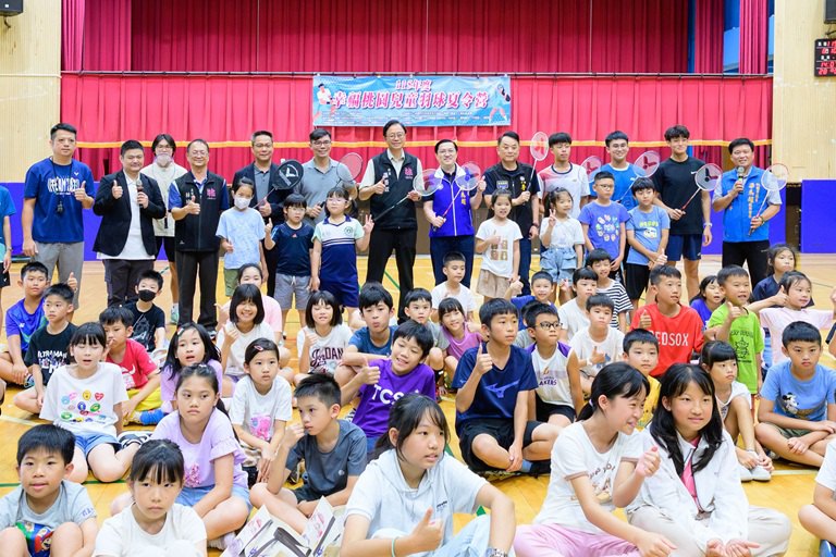 幸福桃園兒童羽球夏令營 張善政親自揮拍推廣全民運動 幸福桃園兒童羽球夏令營 張善政親自揮拍推廣全民運動