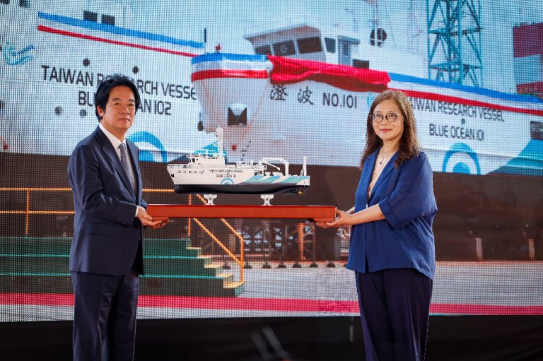 國家海洋調查船隊下水 賴總統命名「澄波101、澄波102」 國家海洋調查船隊下水 賴總統命名「澄波101、澄波102」
