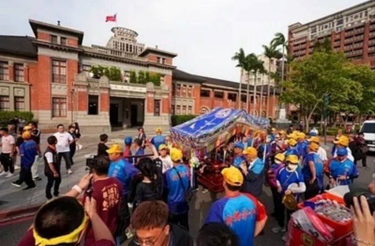 高虹安參拜站高處引爭議　在地宮廟界認為沒問題