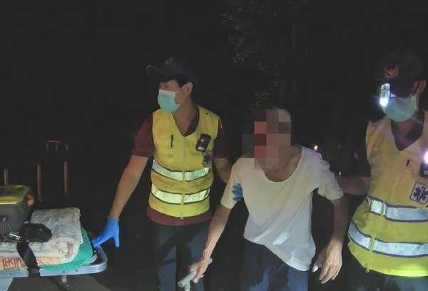 中壢老人在家附近公園倒地 　警消人員及時趕到送醫