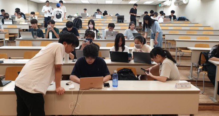 清大建功AI專家系統科技營　喜見才氣青少年