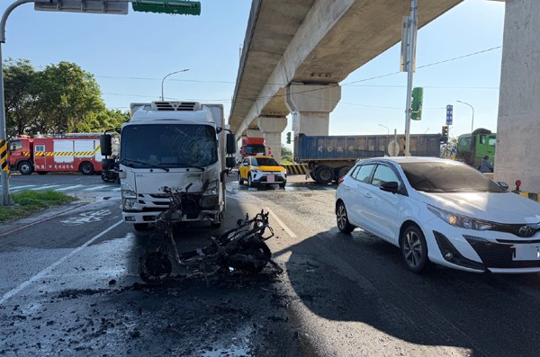 楊梅高鐵南與梅高路口發生車禍 機車騎士逃避不及傷重不治 楊梅高鐵南與梅高路口發生車禍 機車騎士逃避不及傷重不治