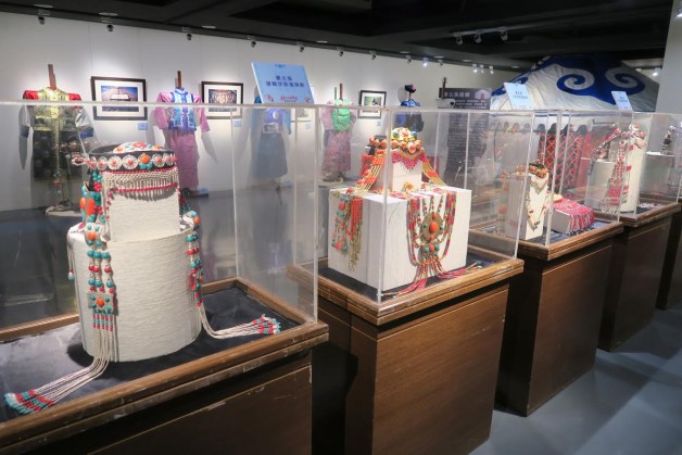 ▲ 蒙藏服飾特展25日於新營文化中心展出。(圖片來源／南部新聞中心)