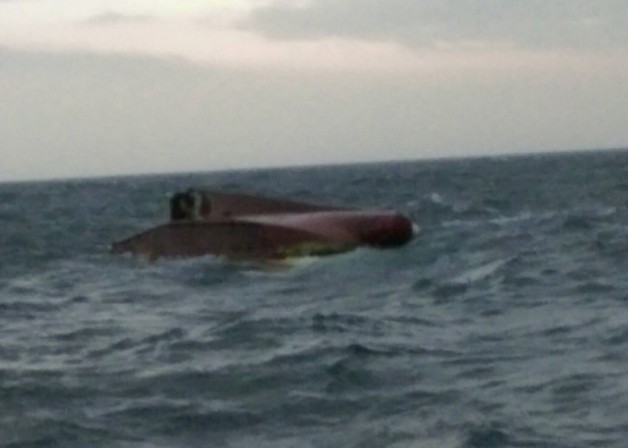 ▲ 富貴角海域昨晚發生漁船沉沒意外，海巡隊正在搜救中。(圖／網路)