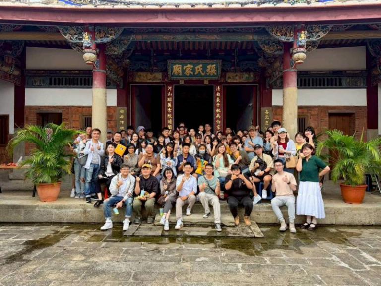 玄奘USR攜手青年漫畫家詮釋新埔詩意 夏宜嵐個人漫畫展《杜潘芳格的時間繪卷》登場 玄奘USR攜手青年漫畫家詮釋新埔詩意 夏宜嵐個人漫畫展《杜潘芳格的時間繪卷》登場