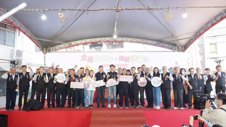媽祖行動光明燈「亮」相！　中市交通局攜手樂成宮守護行人夜間安全